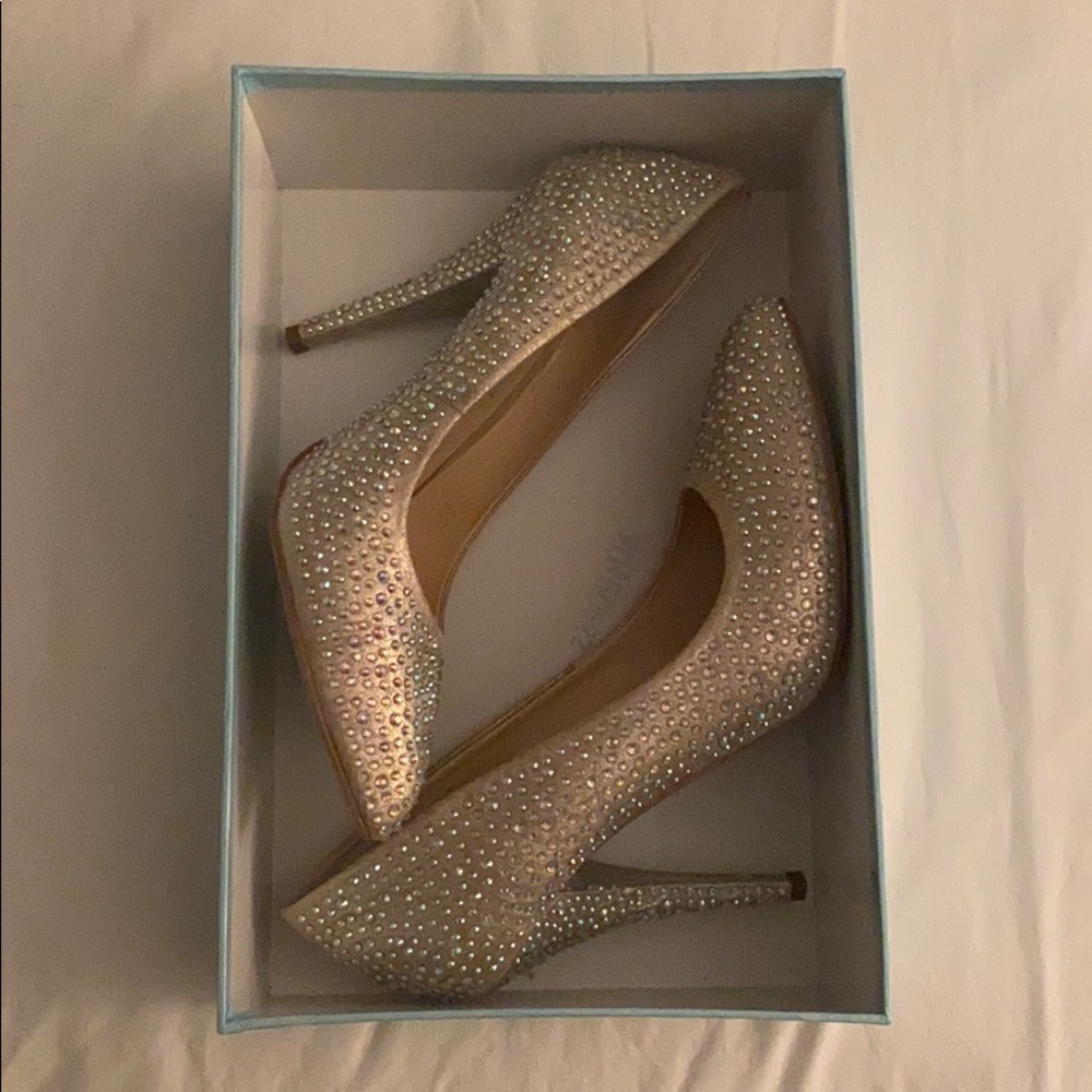 Betsy Johnson Bridal shoes blue bottom - Picture 1 of 4